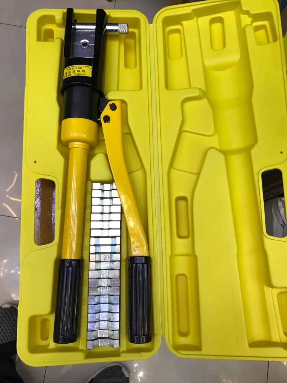 Hydraulic Crimping Tool (Die Close-Up) - Heavy Tools & Lifting Equipment | Acharya H.P.L overseas