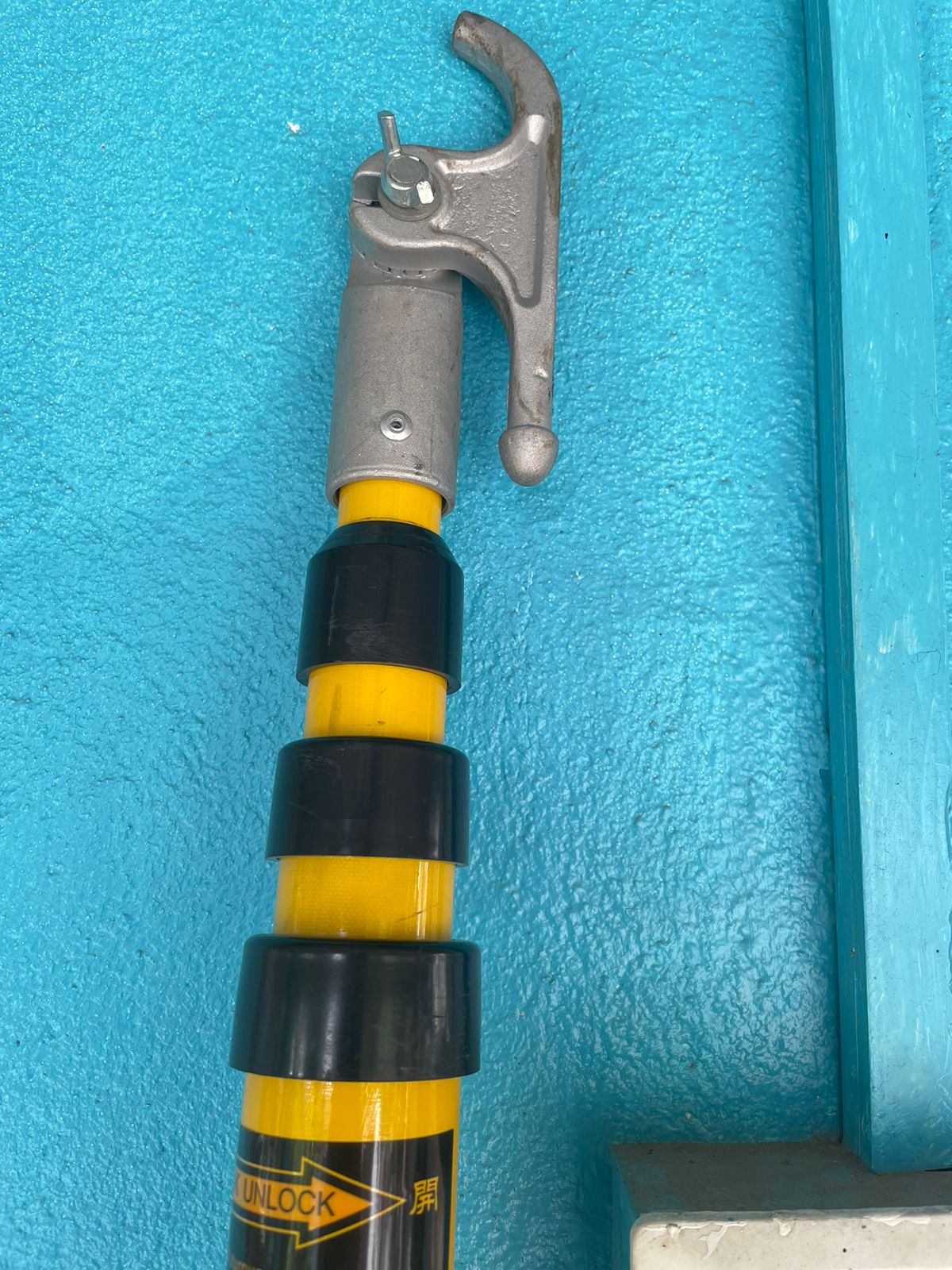 Road Safety Delineator Post - Electrical Safety Equipment | Acharya H.P.L overseas